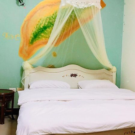 花園夜市易民宿 Tainan Bagian luar foto